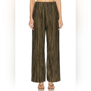 BB4. NWT CULT GAIA STACIE PLEATED PANT IN SERPENT